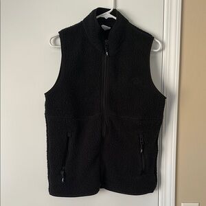 Aritzia TNA Black Fleece Vest